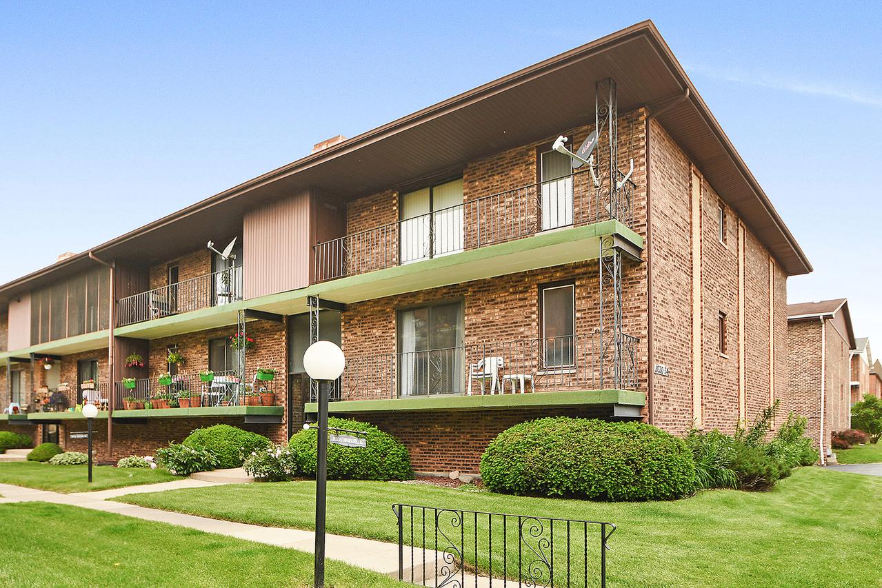 11330 Moraine Dr. #F, Palos Hills, IL 60465
