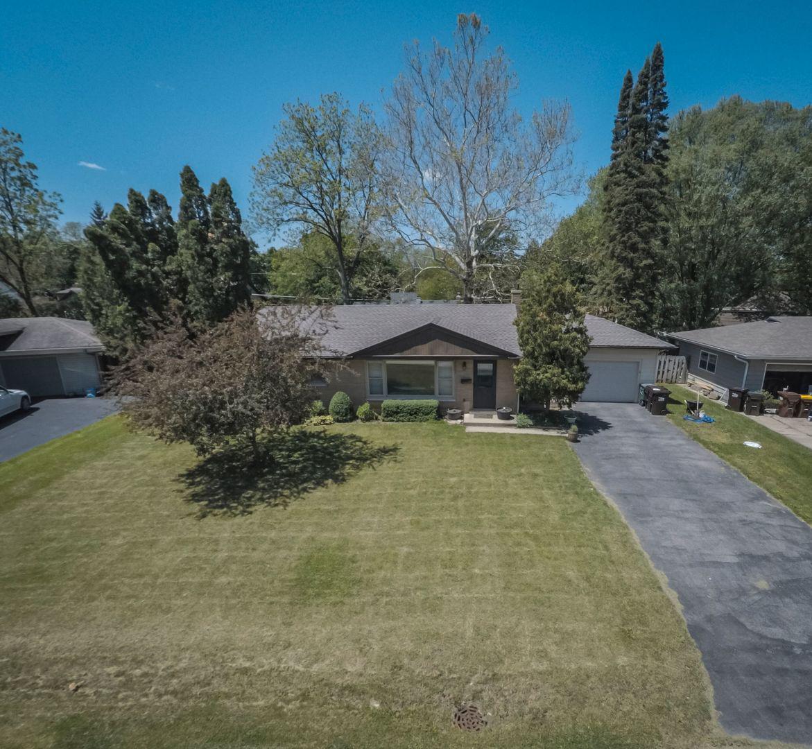 20 Victor Pkwy., Crystal Lake, IL 60014