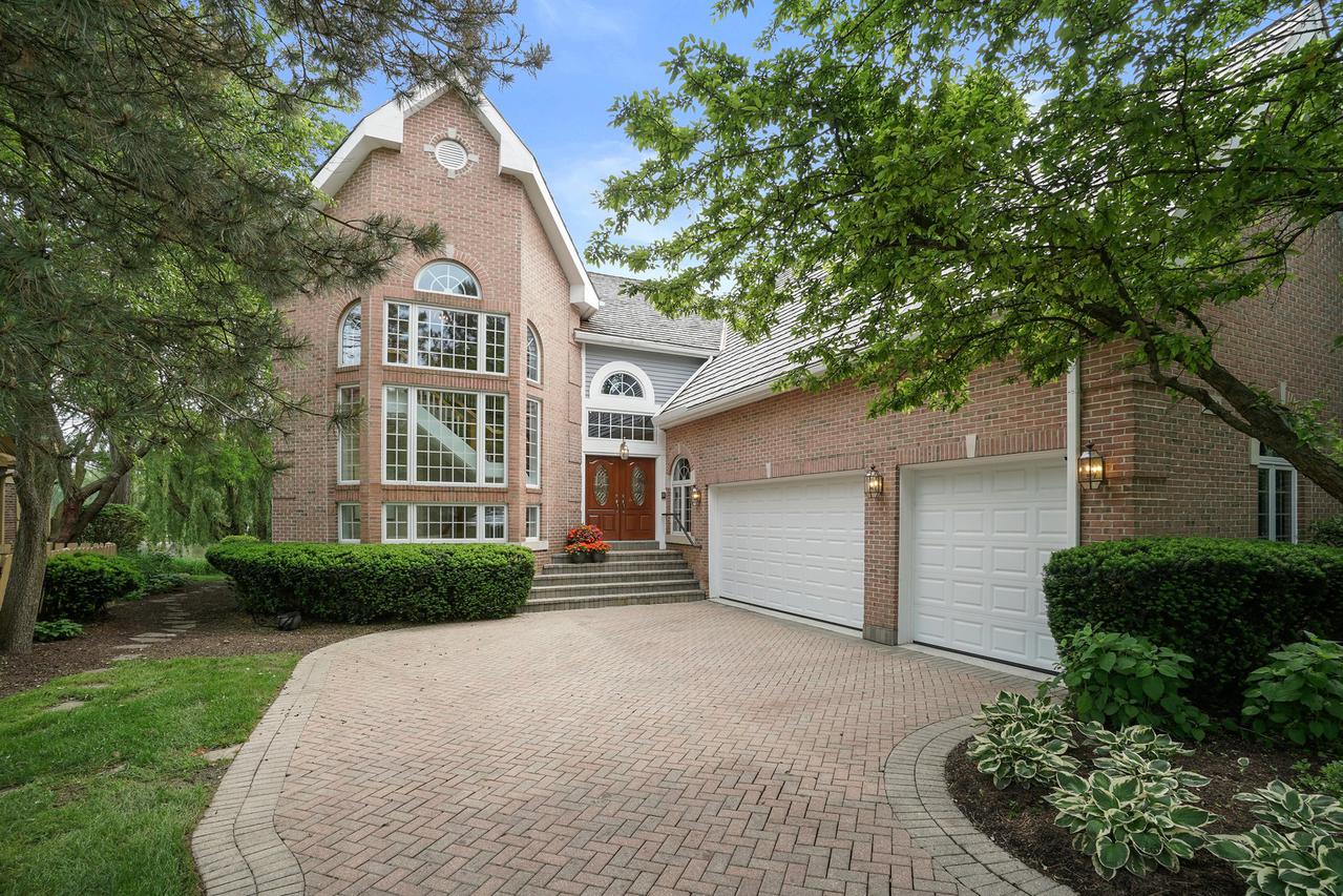 4642 Lake Point Cir., Long Grove, IL 60047