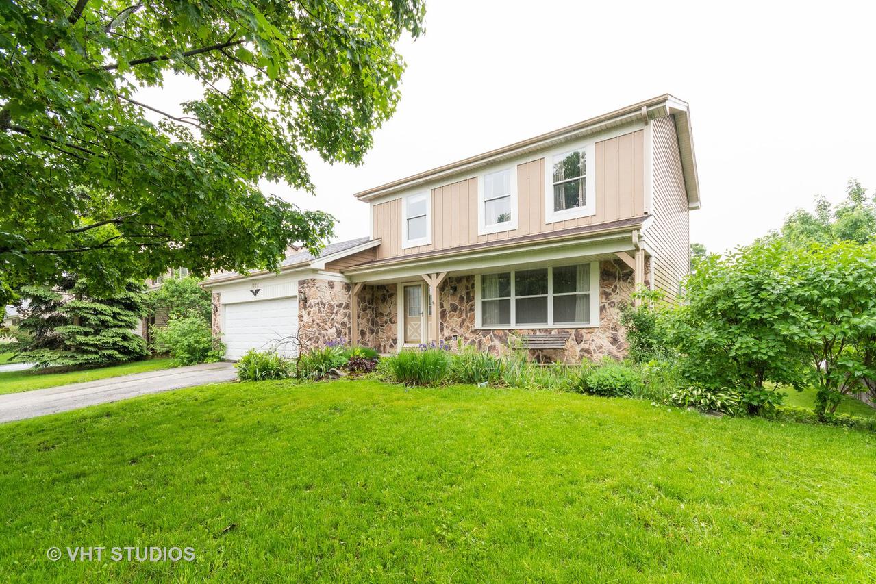 1226 Dogwood Ln., Carol Stream, IL 60188