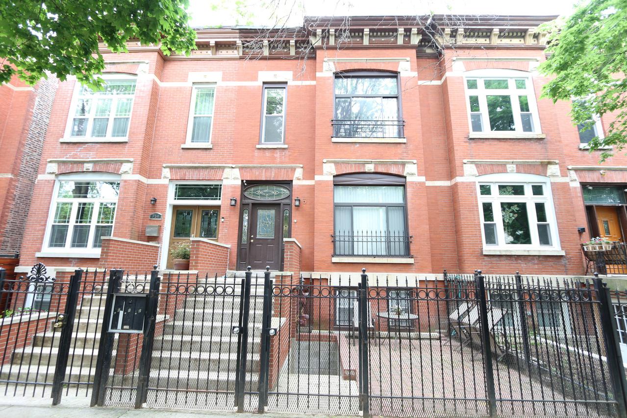 712 S Claremont Ave., Chicago, IL 60612