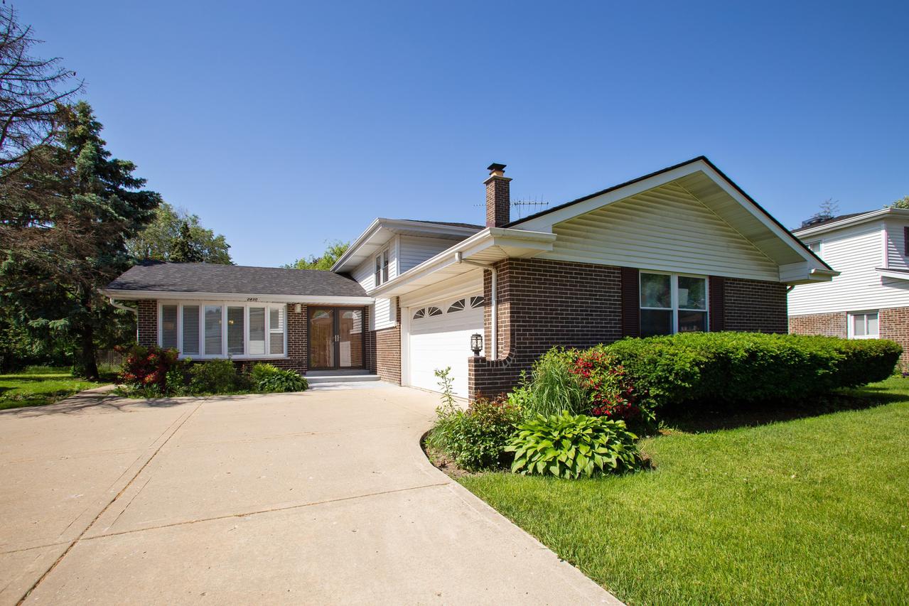 2430 S Shag Bark Tr., Arlington Heights, IL 60005