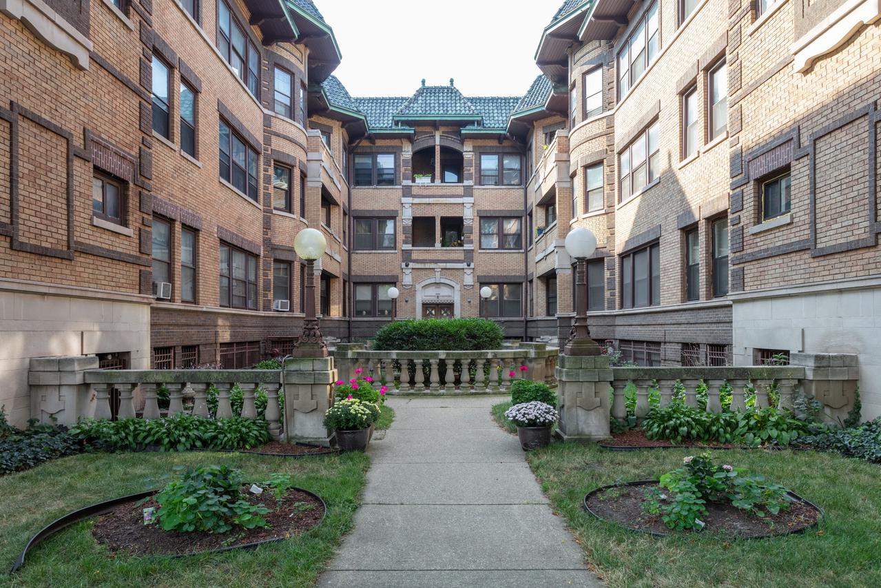 945 E Hyde Park Blvd. #2, Chicago, IL 60615