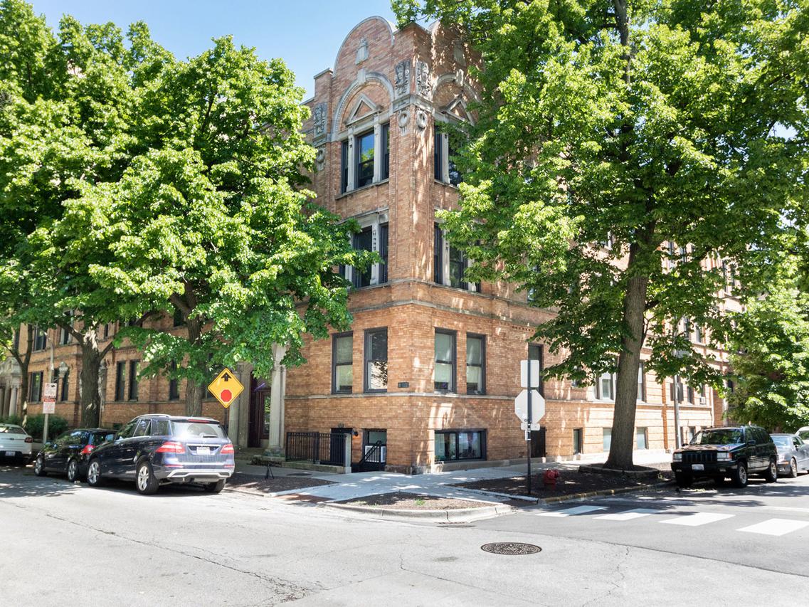 529 W Surf St. #1, Chicago, IL 60657