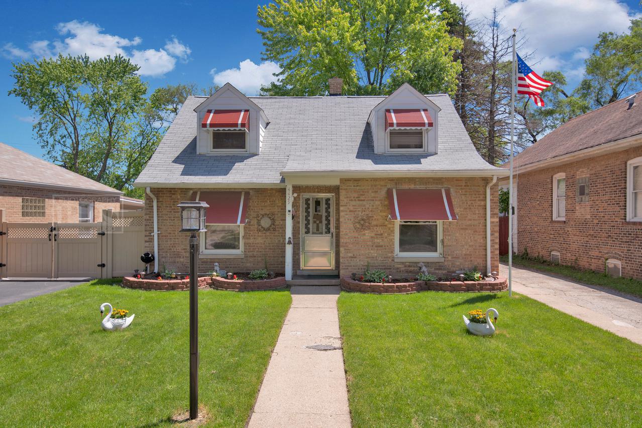 4429 Center Ave., Lyons, IL 60534