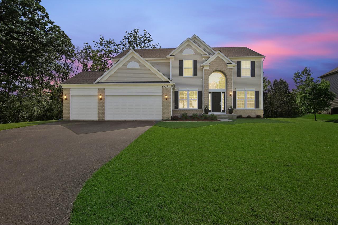 1339 Meade Dr., Lindenhurst, IL 60046