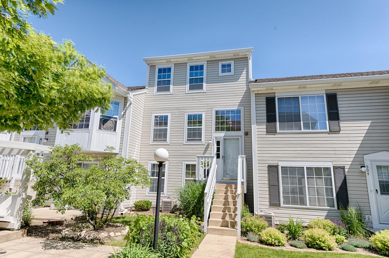 506 Hidden Creek Ln., North Aurora, IL 60542