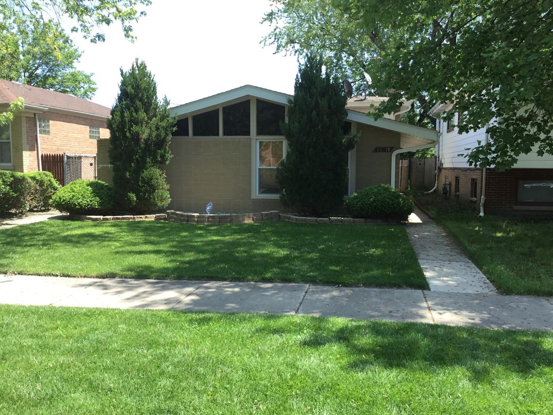 15219 Oak St., Dolton, IL 60419
