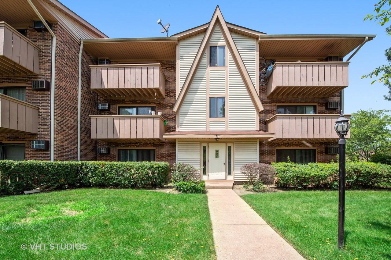 11 Echo Ct. #17, Vernon Hills, IL 60061