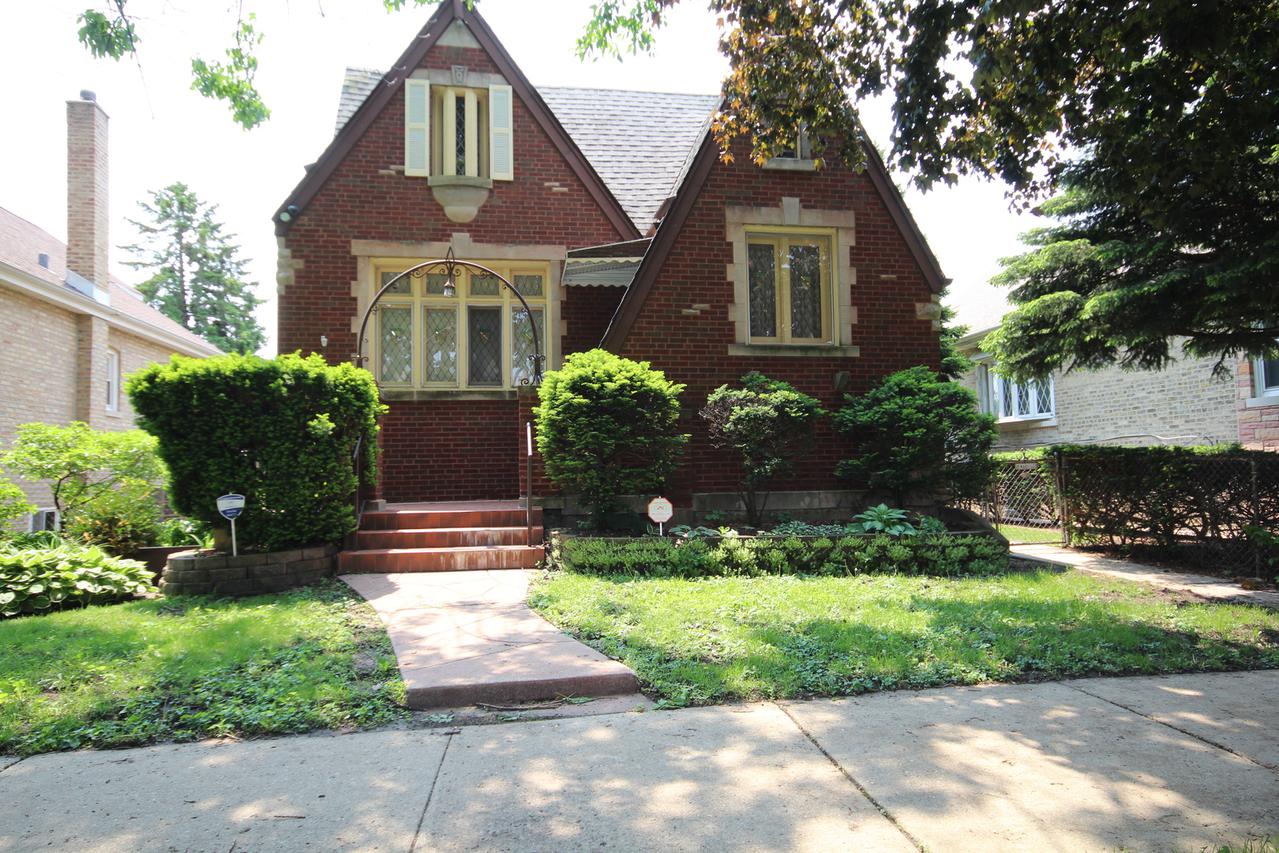5721 W Roscoe St., Chicago, IL 60634