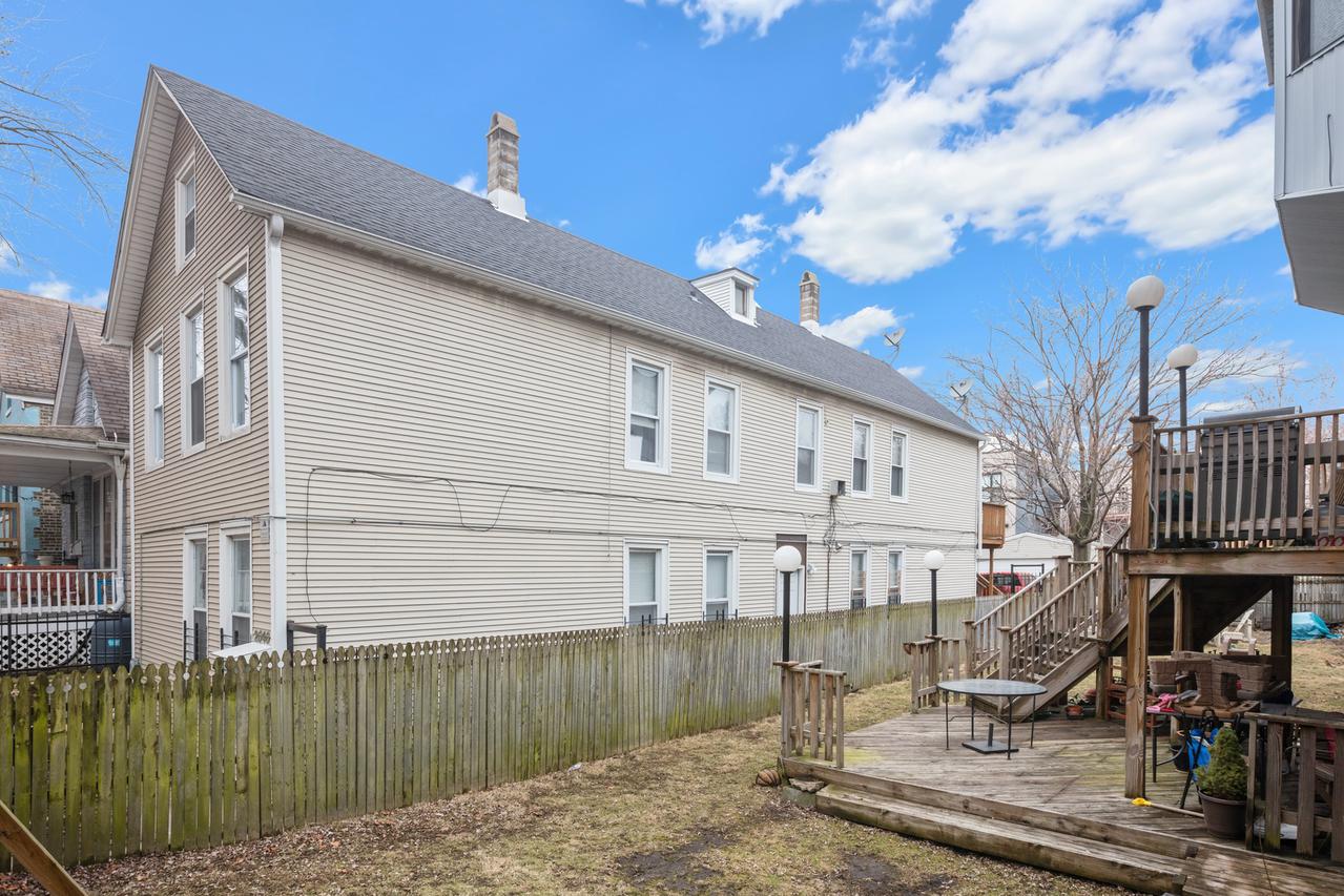 2040 W Charleston St., Chicago, IL 60647