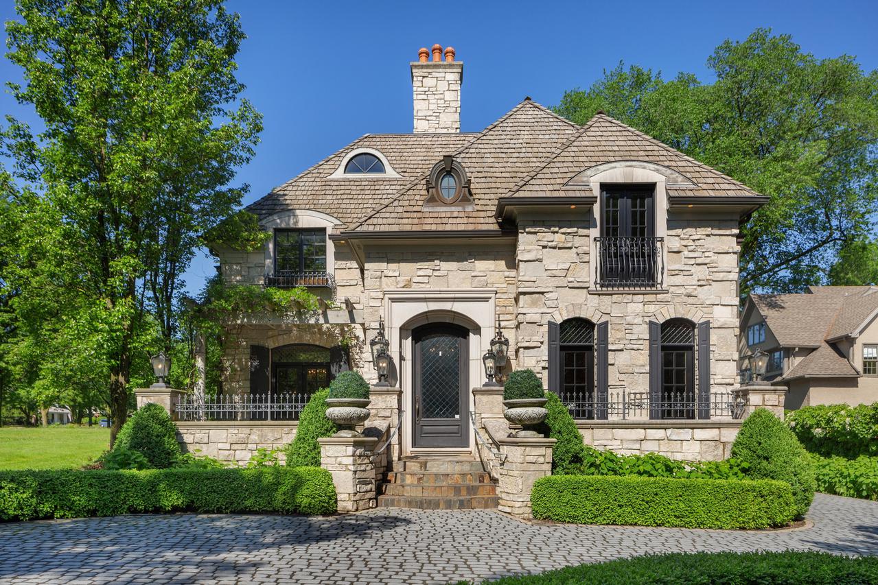 44 S Elm St., Hinsdale, IL 60521