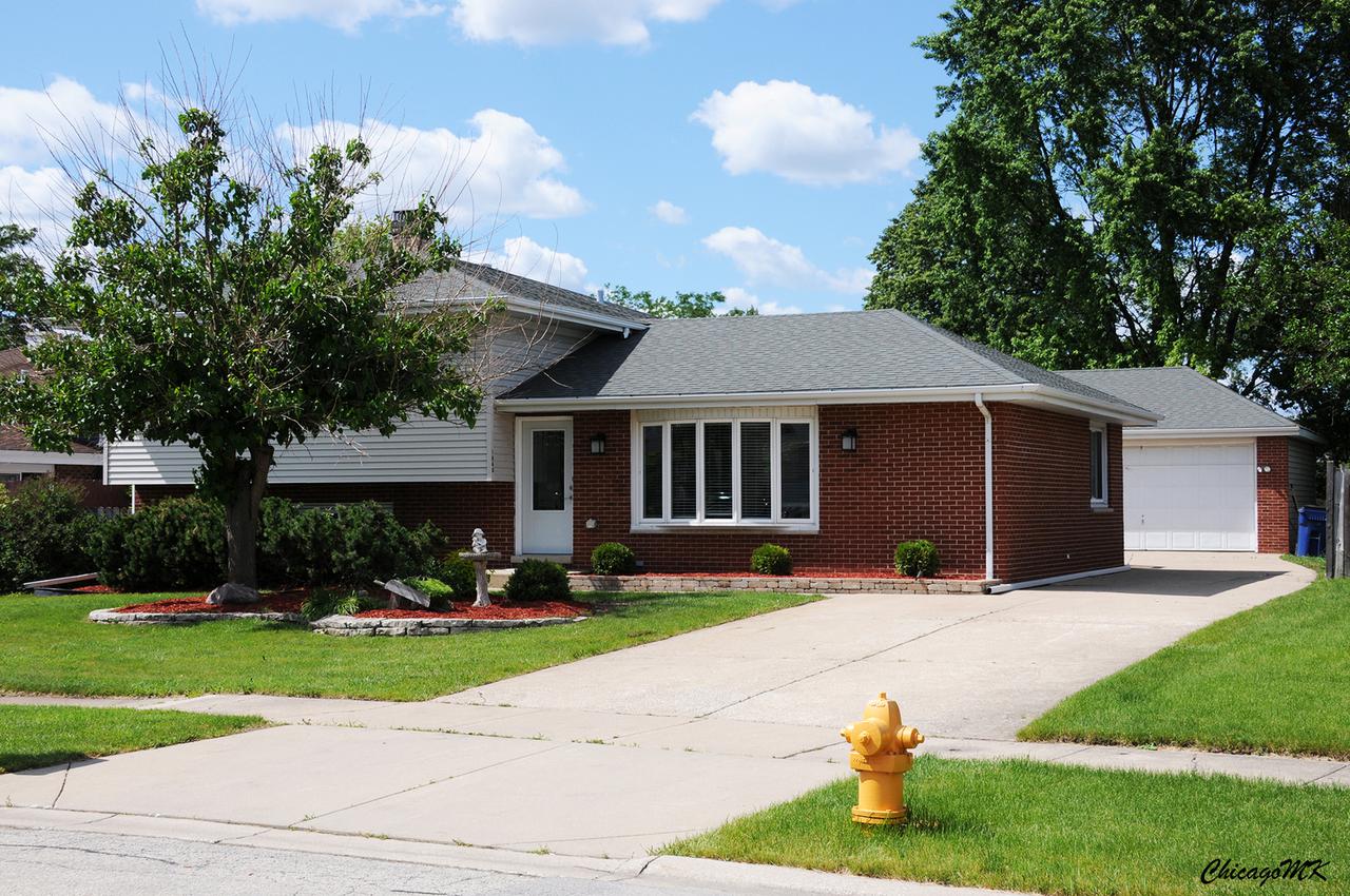 1848 W Woodland Ave., Addison, IL 60101