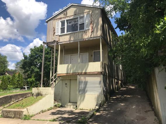 677 Wellington Ave., Elgin, IL 60120