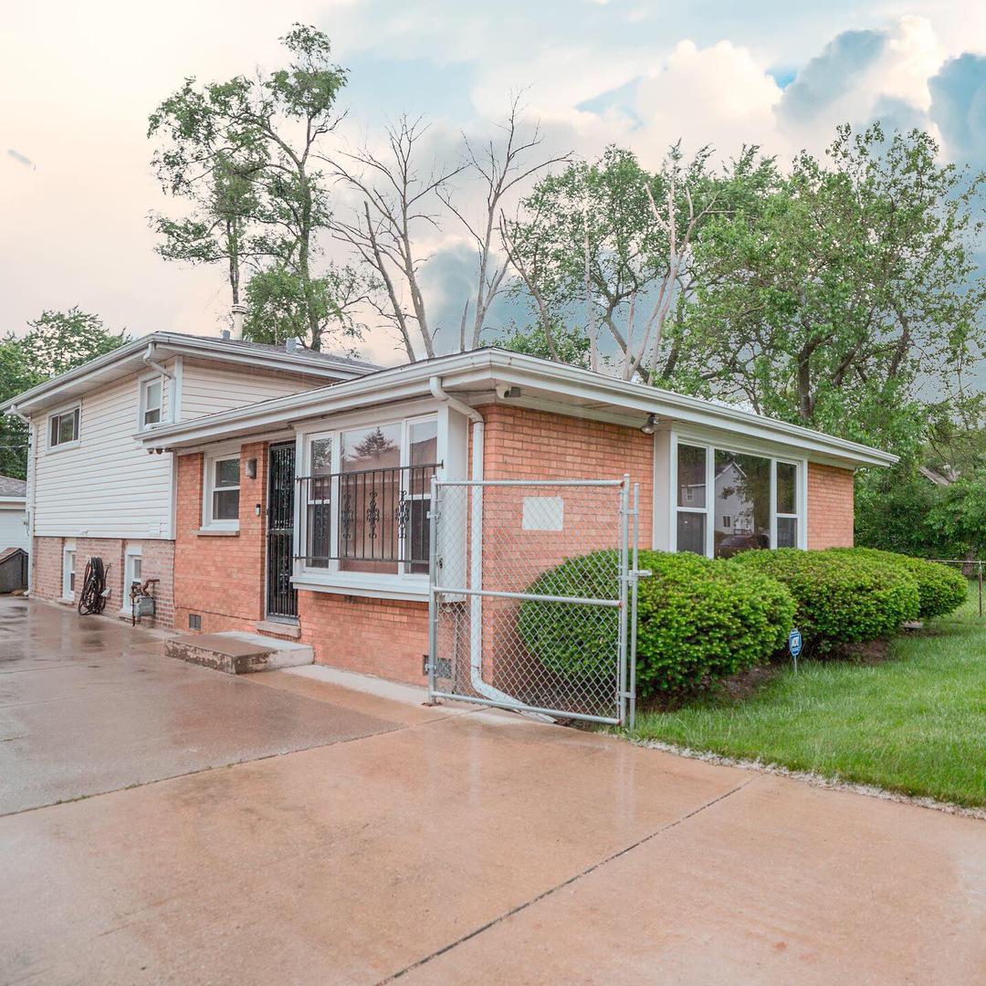 15718 Vine Ave., Harvey, IL 60426