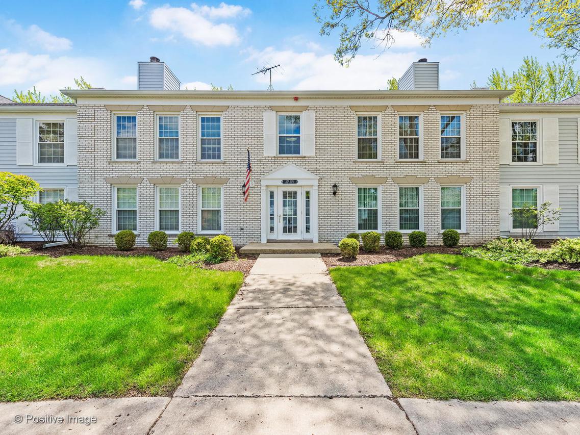 1170 Spring Garden Cir. #70, Naperville, IL 60563