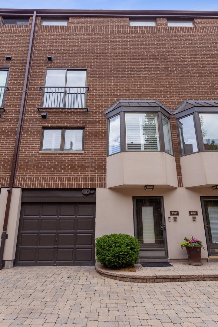 1306 N Sutton Pl., Chicago, IL 60610