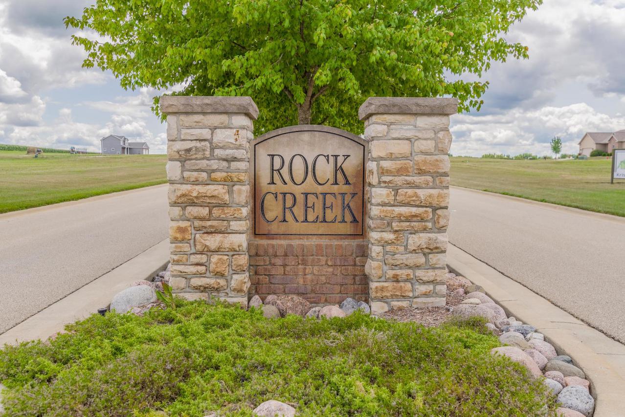 7 Boulder Dr., Carlock, IL 61725
