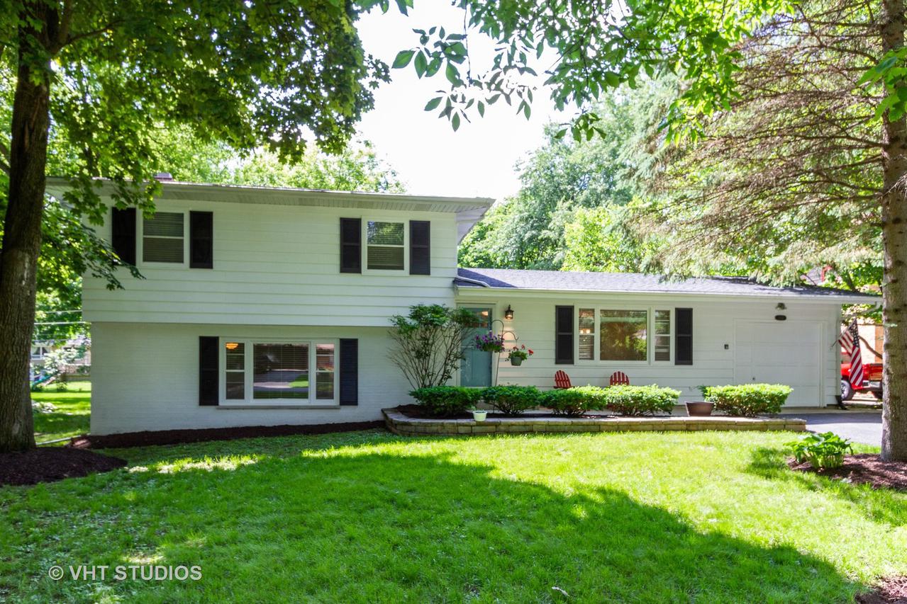 332 Wiltshire Ln., Lakewood, IL 60014
