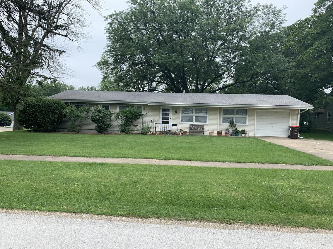 407 W Webster St., Clinton, IL 61727