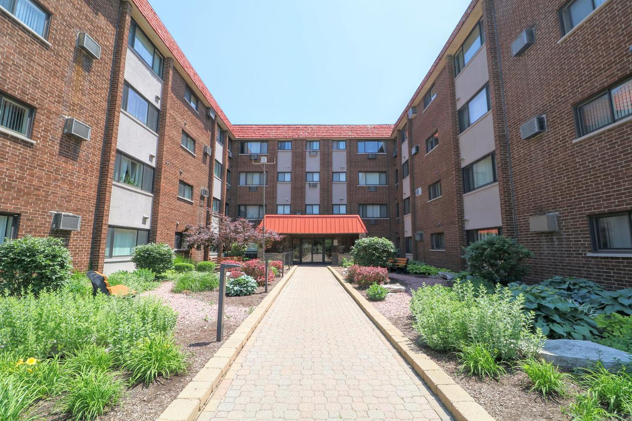 1919 S Wolf Rd. #416, Hillside, IL 60162