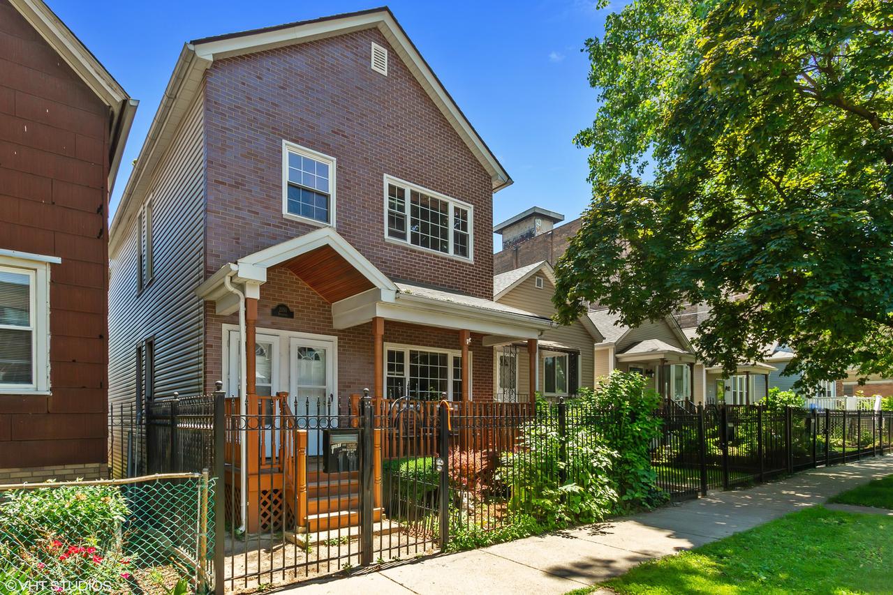2151 N Rockwell St., Chicago, IL 60647