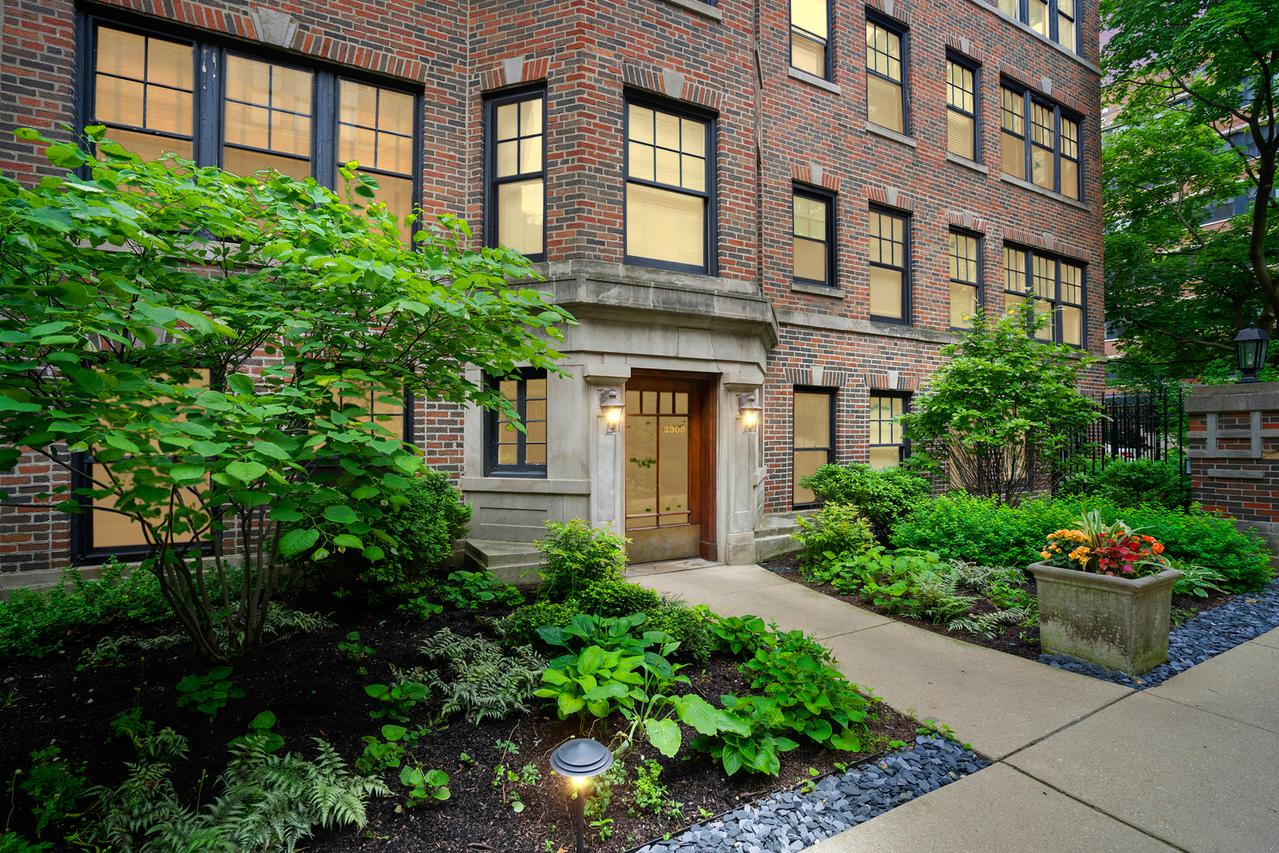 2309 N Commonwealth Ave. #2E, Chicago, IL 60614