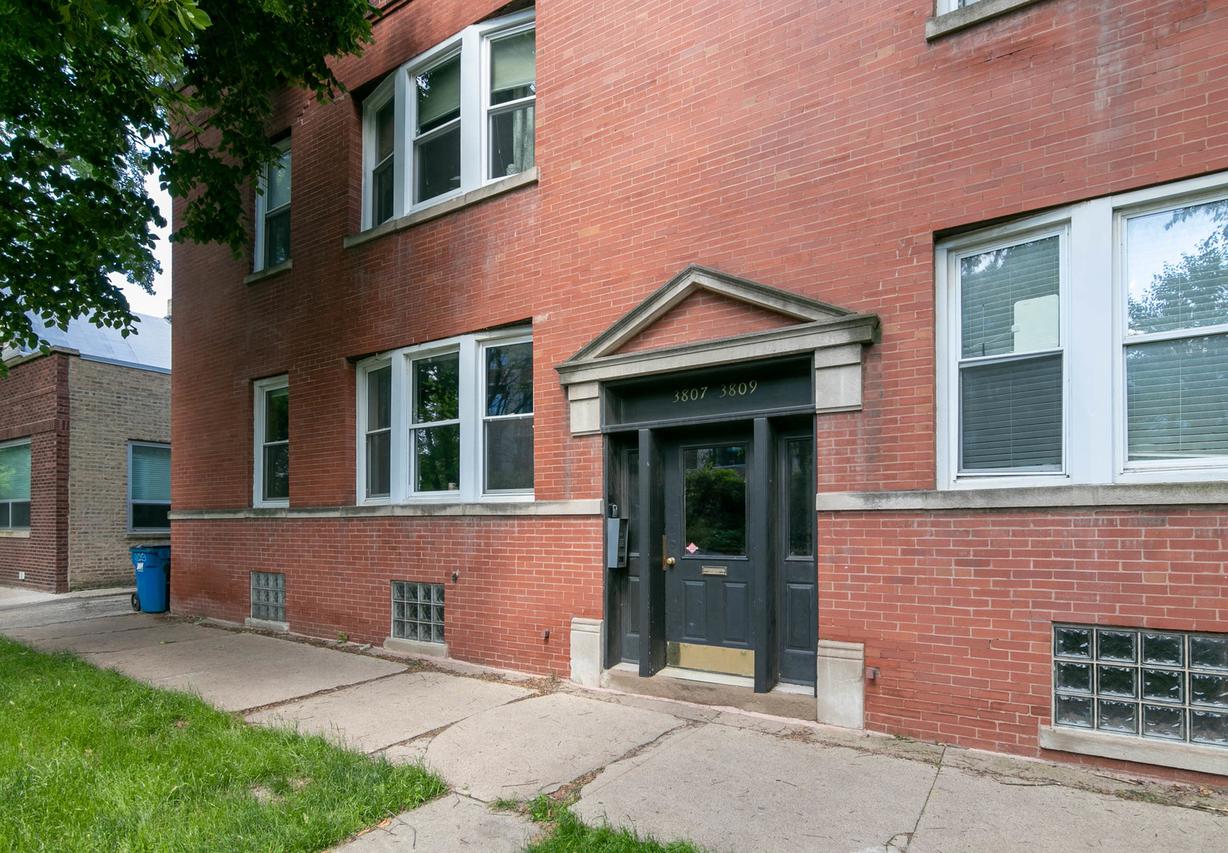 3809 N Ravenswood Ave. #1, Chicago, IL 60613