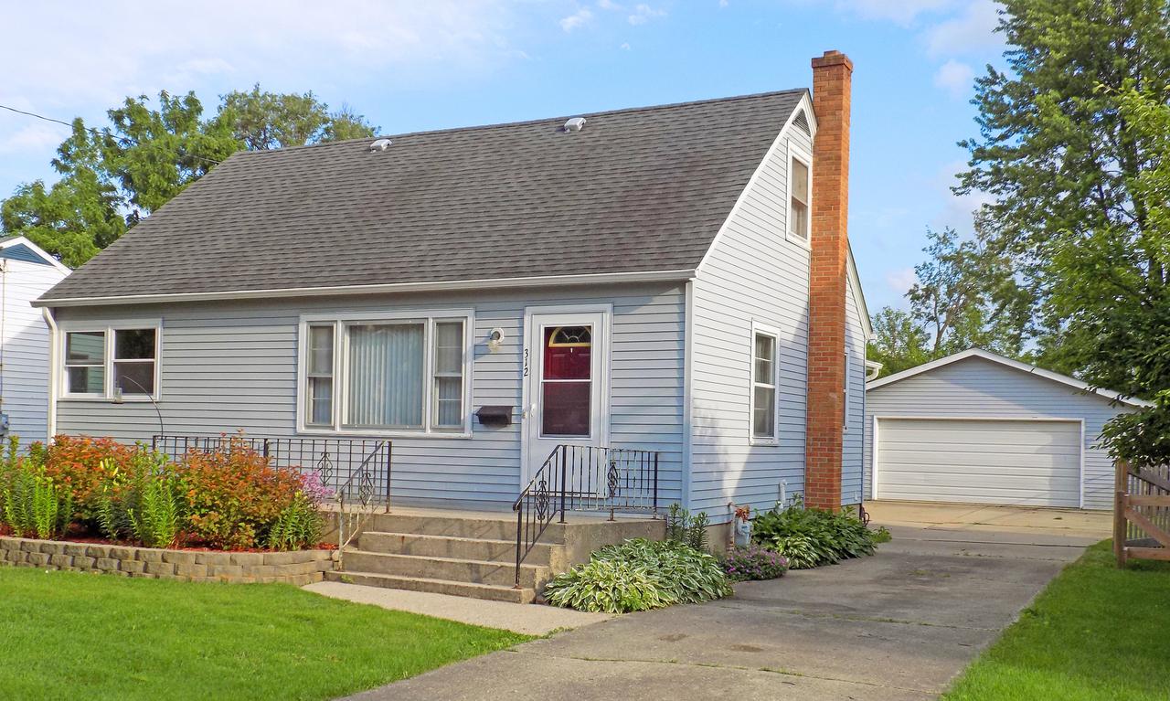 312 E Sunset Pl., Dekalb, IL 60115