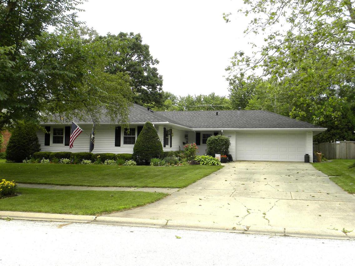 2285 Lowell St., Aurora, IL 60506