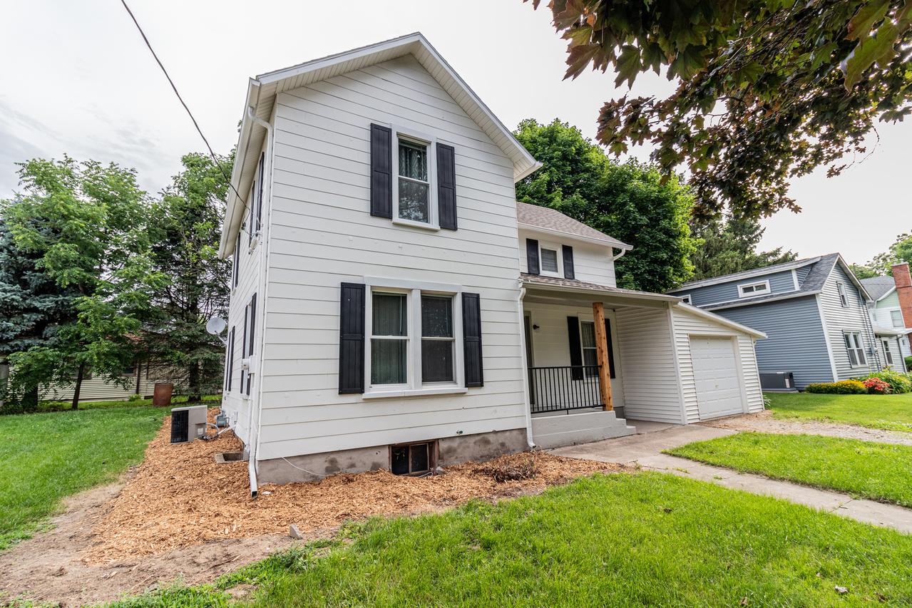 210 E Farnham St., Sheffield, IL 61361