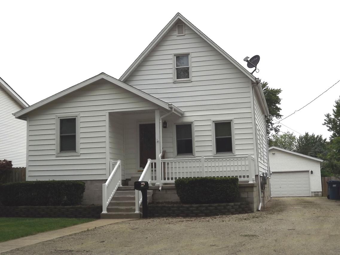 320 E Hickory St., Watseka, IL 60970