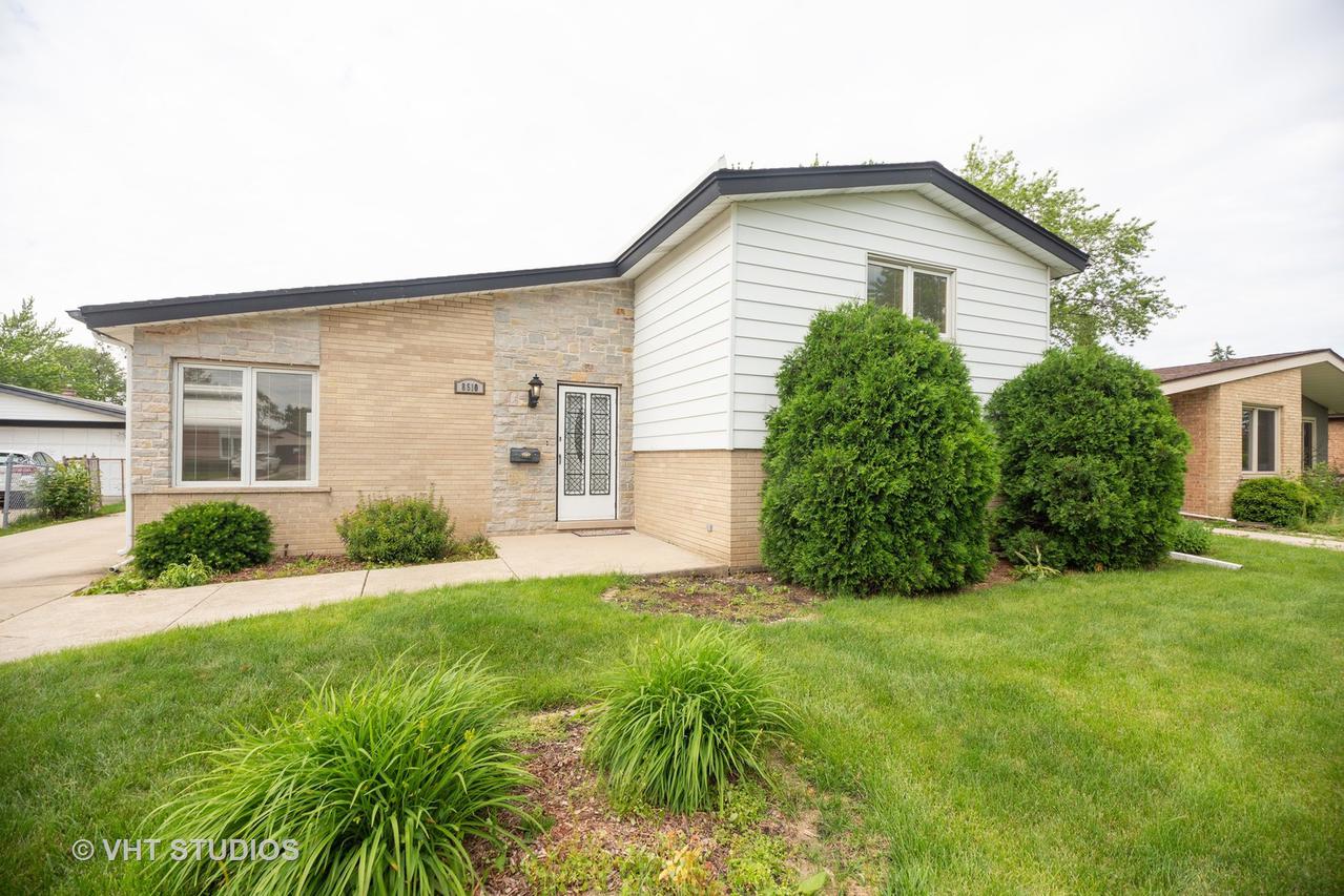 8510 W Madison Dr., Niles, IL 60714