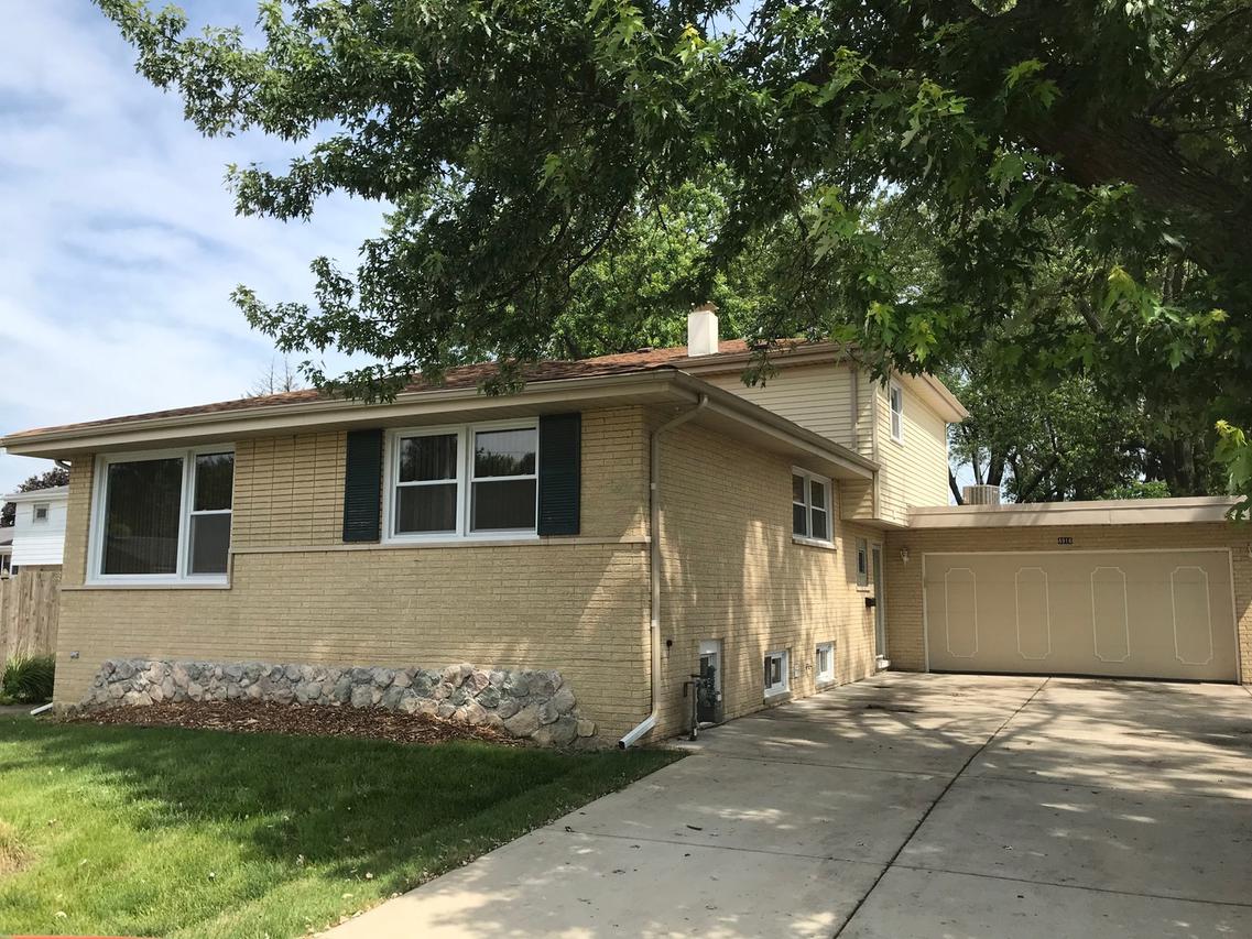 4916 W 99th St., Oak Lawn, IL 60453