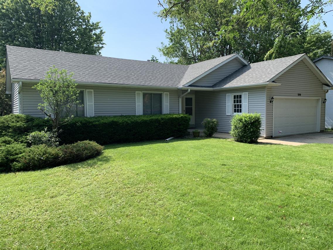 209 Crystal Lake Rd., Lake In The Hills, IL 60156