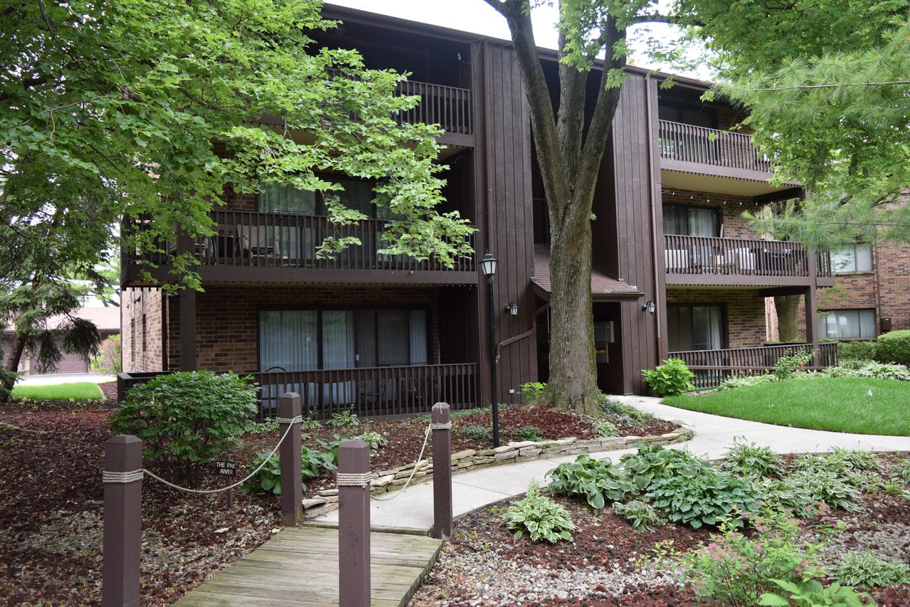 9555 Southwest Hwy. #1306-2, Oak Lawn, IL 60453
