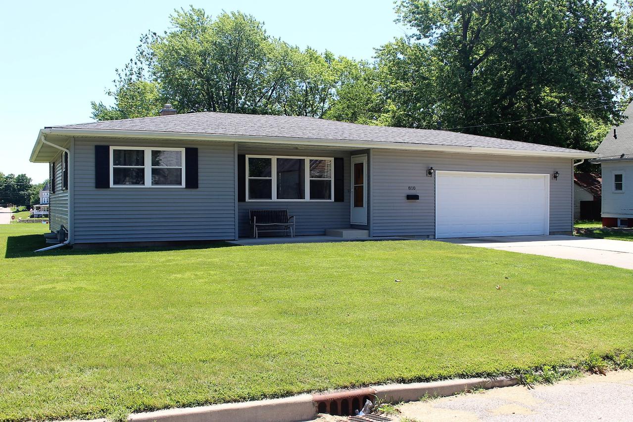 810 N Jackson St., Clinton, IL 61727