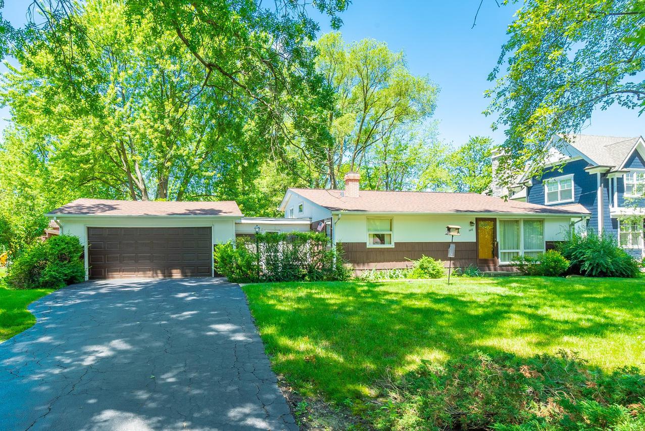 1418 W Maude Ave., Arlington Heights, IL 60004