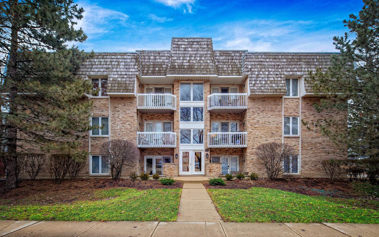 930 Rogers St. #303, Downers Grove, IL 60515