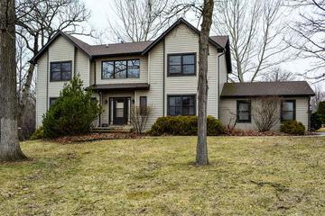 895 Red Oak Ave., Addison, IL 60101