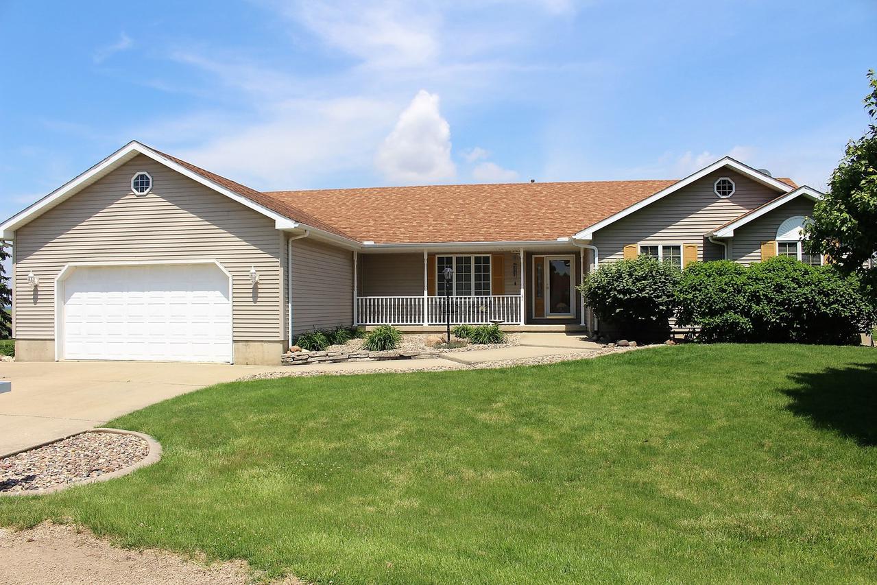 14031 Sycamore Ln., Clinton, IL 61727