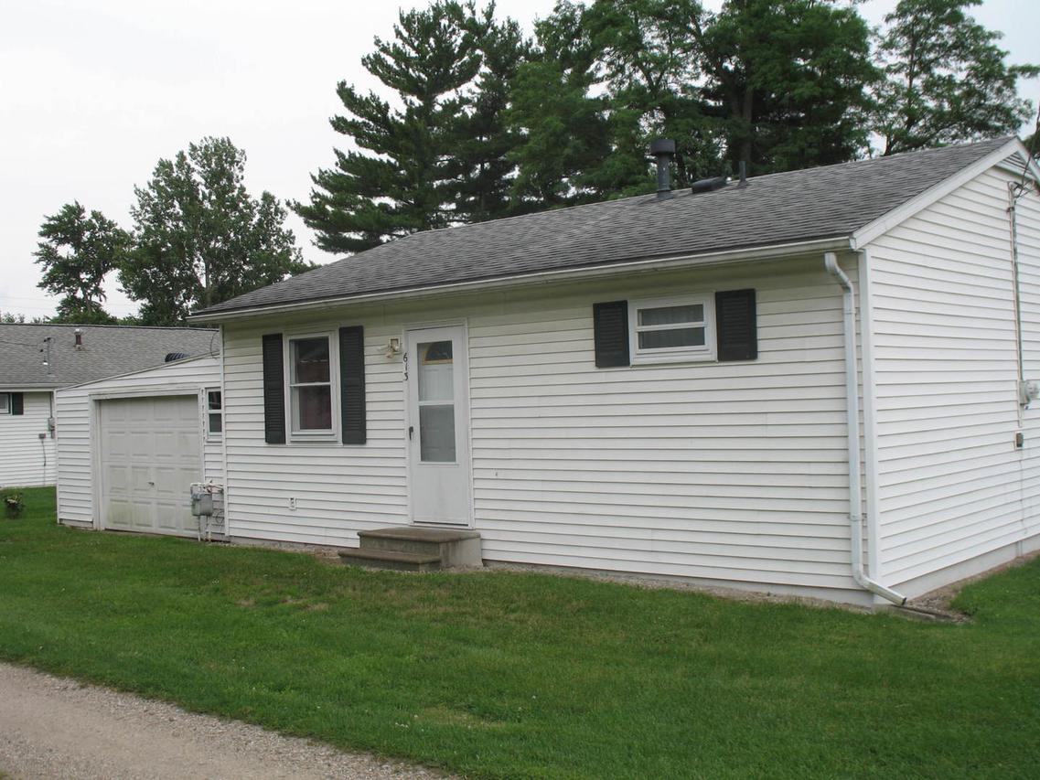 613 E North St., Clinton, IL 61727