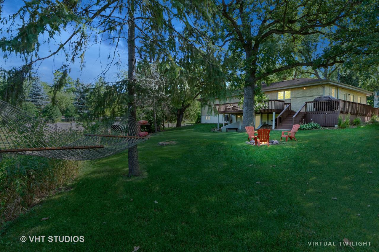 104 E Lake Shore Dr., Tower Lakes, IL 60010