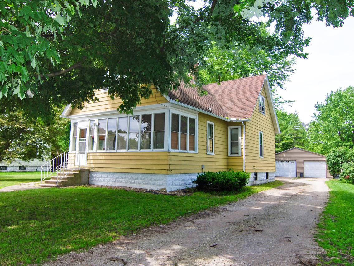 105 S Peck St., Gardner, IL 60424