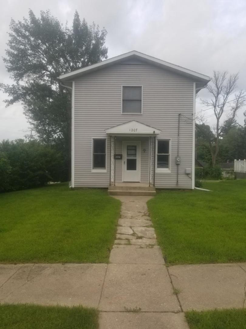 1207 W American St., Freeport, IL 61032