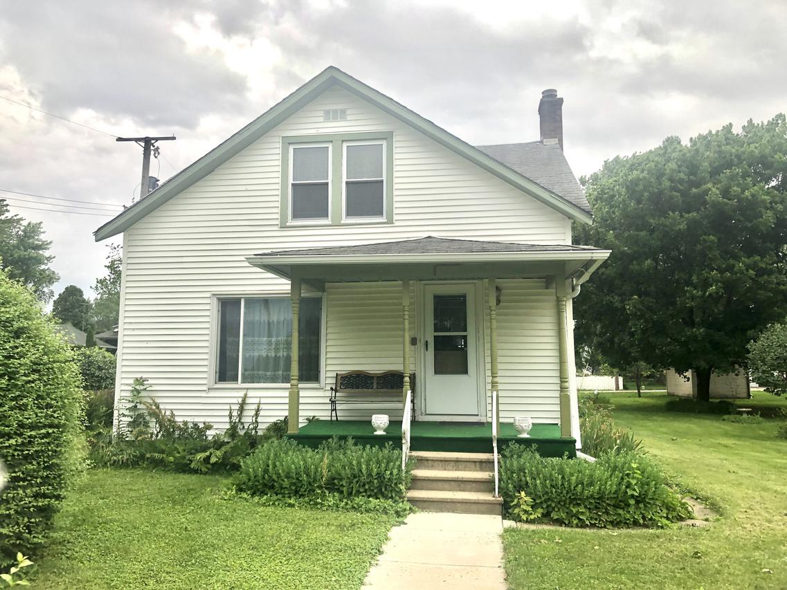 250 N Pine St., Waterman, IL 60556