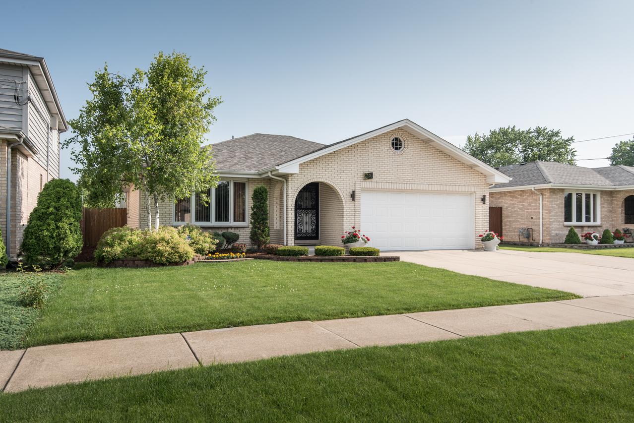6527 W 91st St., Oak Lawn, IL 60453