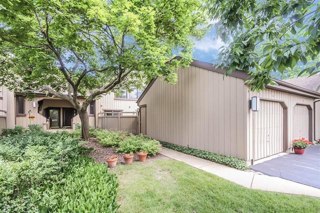1305 Oak Hill Rd. #D, Lake Barrington, IL 60010