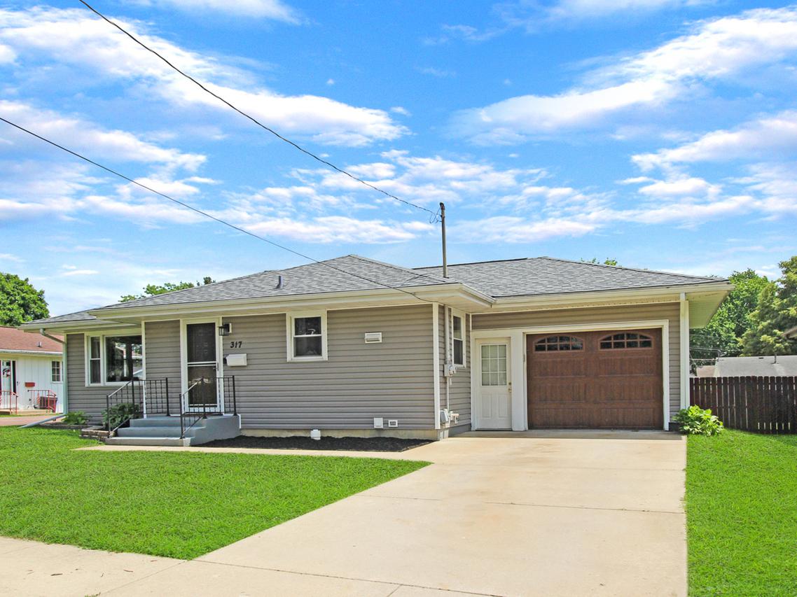 317 N Willow Ave., Freeport, IL 61032