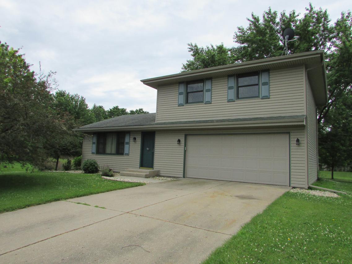 823 Greglynn St., Machesney Park, IL 61115